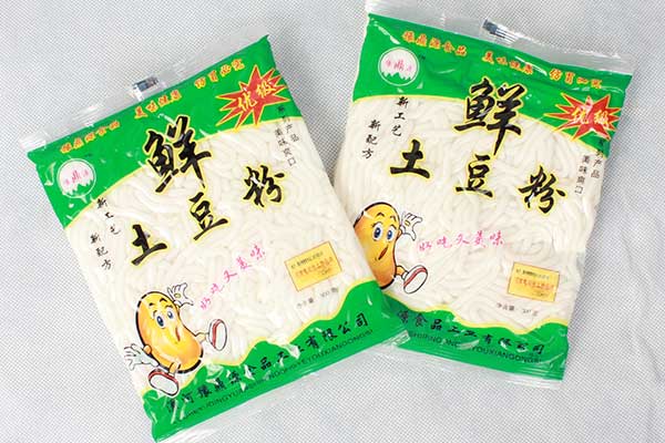 土豆粉真空机可以采用塑料复合膜、塑料铝箔复合膜等材质为包装材料